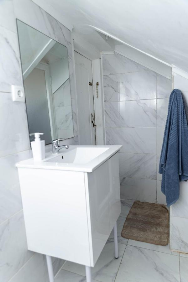 Santos Apartment In Central Lisbon With River View Esterno foto